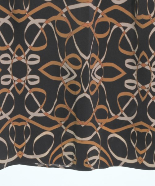 Reflect กระโปรงยาวถึงเข่า