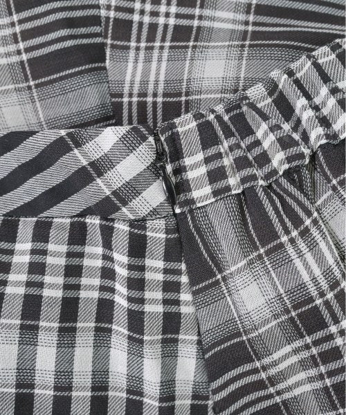 Reflect กระโปรงยาวถึงเข่า