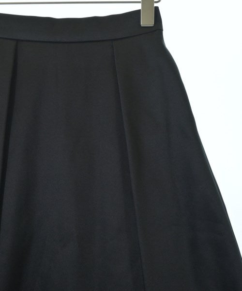 M-premier BLACK กระโปรงยาวถึงเข่า