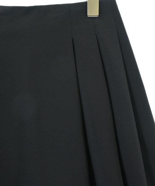 M-premier BLACK กระโปรงยาวถึงเข่า