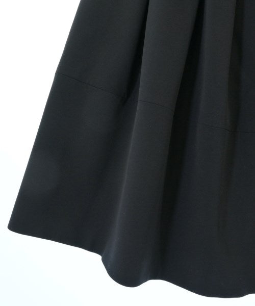 M-premier BLACK กระโปรงยาวถึงเข่า
