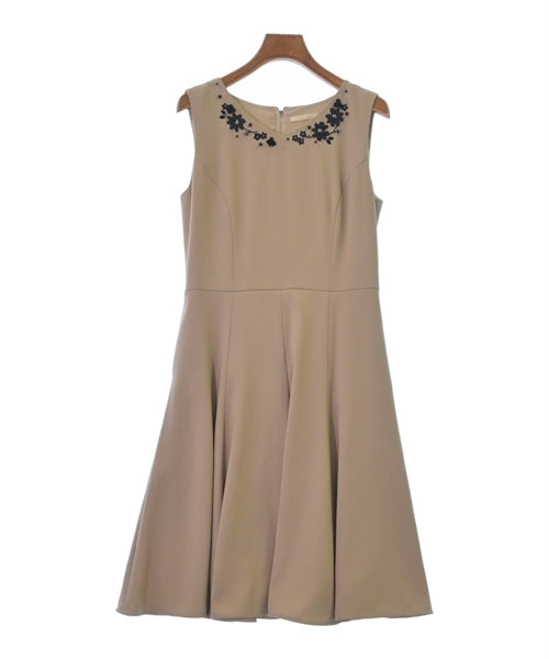 Aveniretoile ชุดเดรส