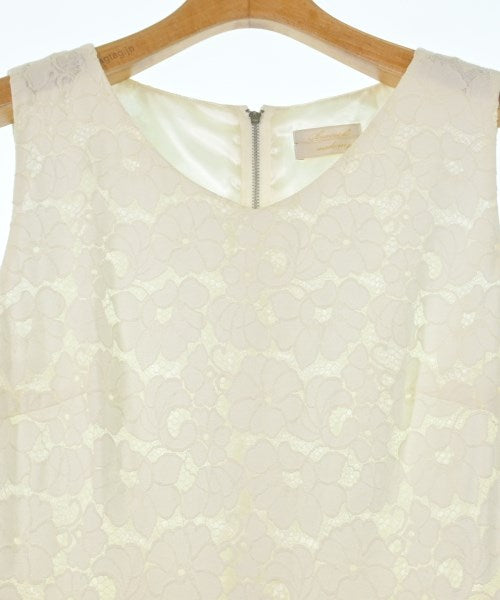 Aveniretoile ชุดเดรส