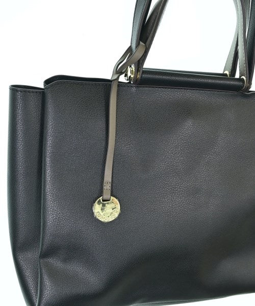 OPAQUE.CLIP กระเป๋าถือขนาดใหญ่