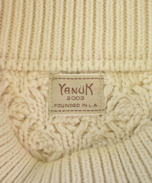 YANUK เสื้อกันหนาว