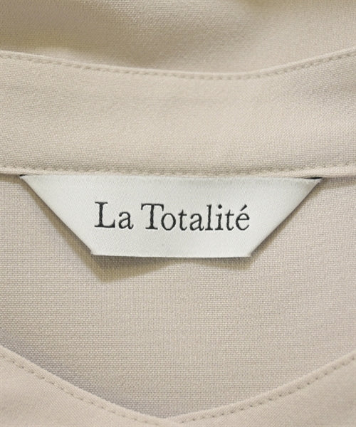 La TOTALITE เดรสที่เป็นเสื้อเชิ้ตตัวยาว