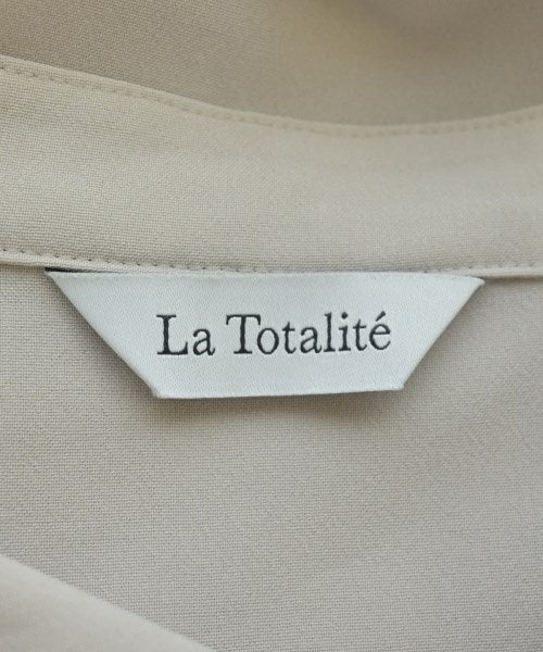 La TOTALITE เดรสที่เป็นเสื้อเชิ้ตตัวยาว