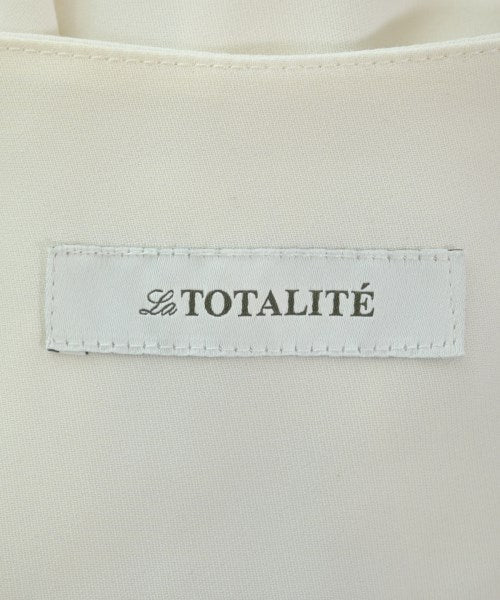 La TOTALITE เสื้อลำลอง