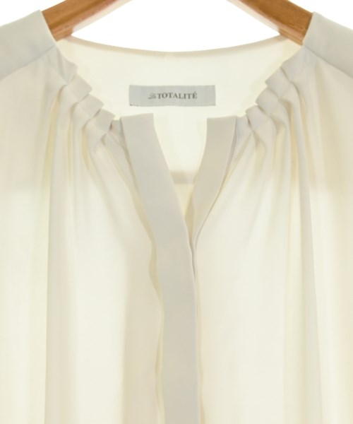 La TOTALITE เสื้อลำลอง