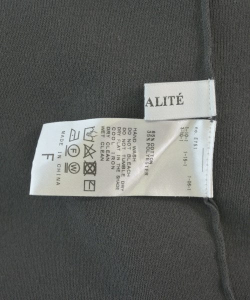 La TOTALITE เสื้อยืด/เสื้อท็อปส์