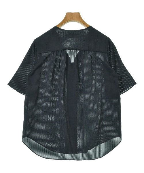 La TOTALITE เสื้อลำลอง