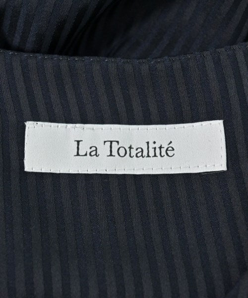 La TOTALITE เสื้อลำลอง