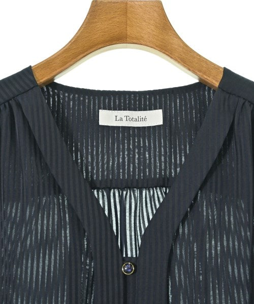 La TOTALITE เสื้อลำลอง