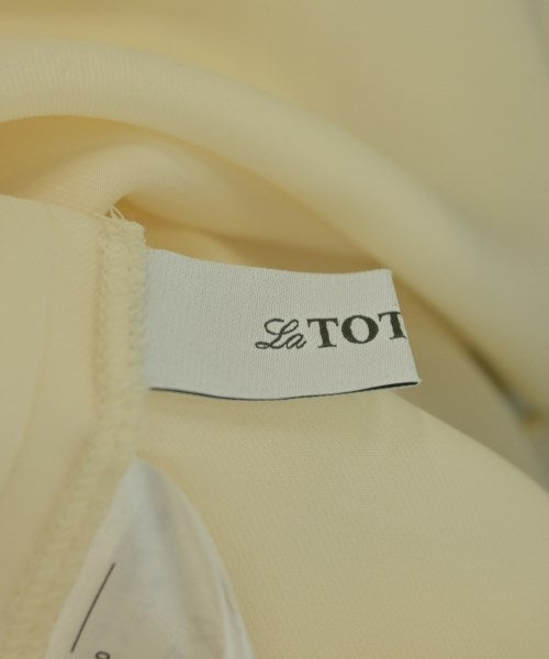 La TOTALITE เสื้อลำลอง