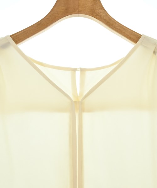 La TOTALITE เสื้อลำลอง