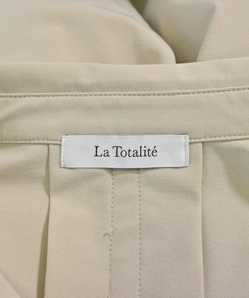 La TOTALITE เสื้อลำลอง