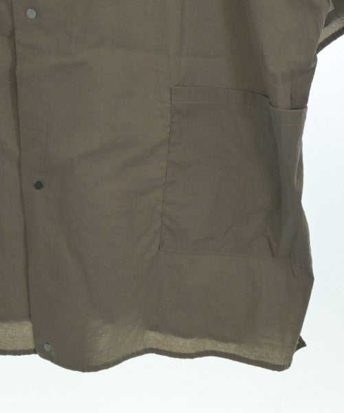 BASISBROEK เสื้อลำลอง