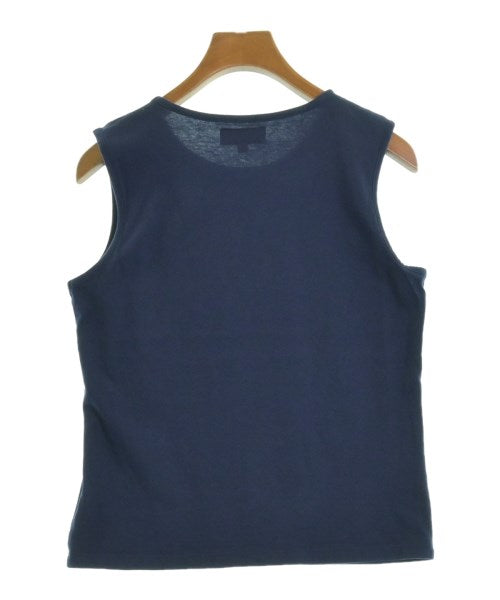 Agnes b. เสื้อกล้าม