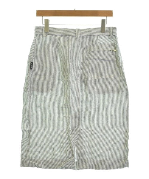 Agnes b. กระโปรงยาวถึงเข่า