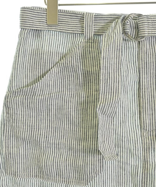 Agnes b. กระโปรงยาวถึงเข่า