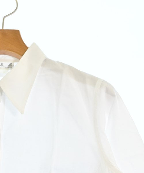 Agnes b. เสื้อลำลอง