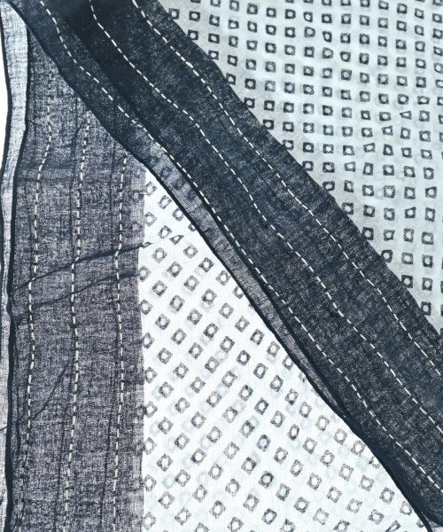 Agnes b. ผ้าคลุมไหล่