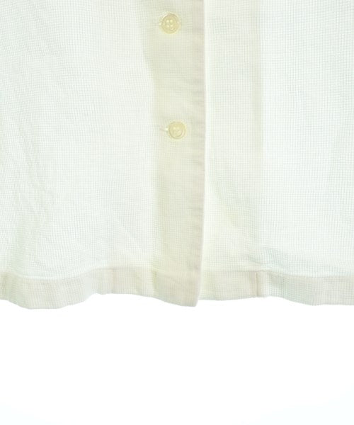 Agnes b. เสื้อลำลอง