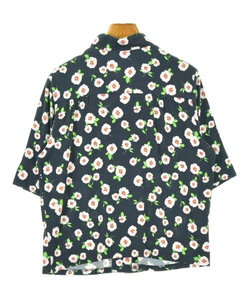 Agnes b. เสื้อลำลอง