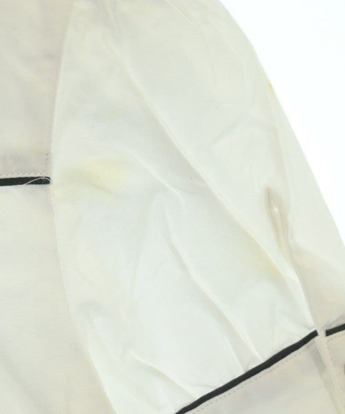 Agnes b. เสื้อลำลอง