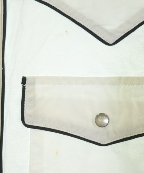 Agnes b. เสื้อลำลอง