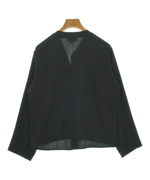 Agnes b. เสื้อลำลอง