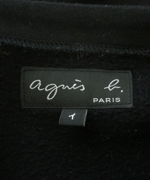 Agnes b. กระโปรงสั้น