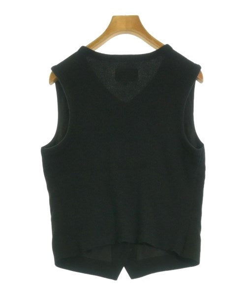 Agnes b. เสื้อกั๊ก