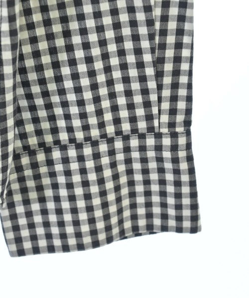 Agnes b. เสื้อลำลอง