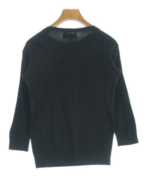 Agnes b. เสื้อกันหนาว