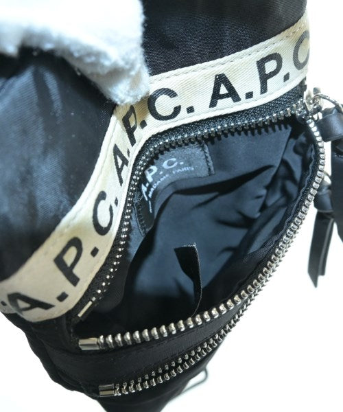 A.P.C. กระเป๋าสะพาย