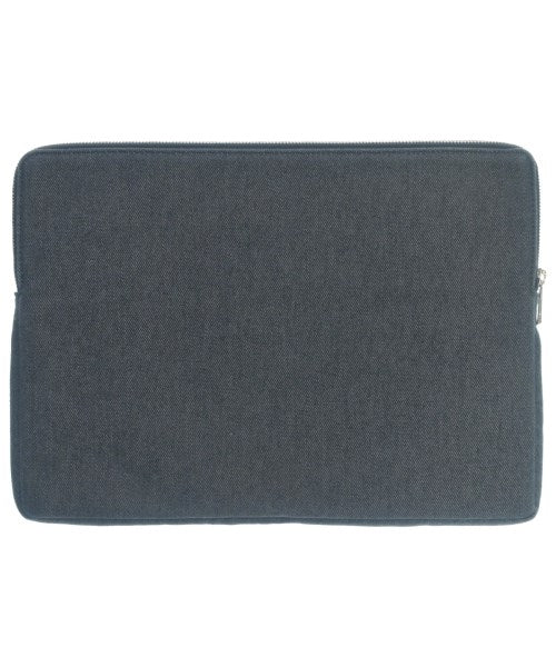 A.P.C. คลัตช์