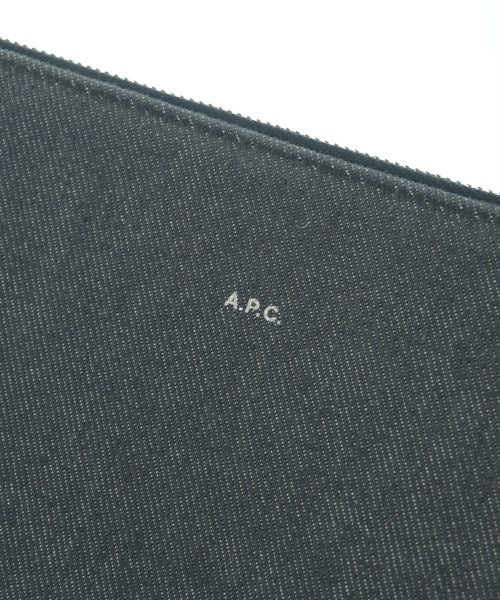 A.P.C. คลัตช์