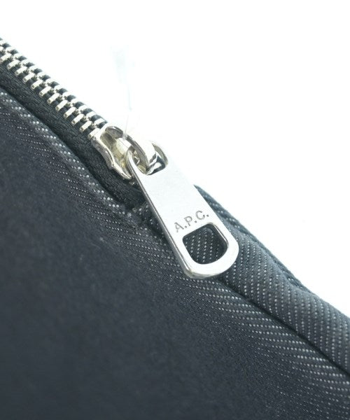 A.P.C. คลัตช์