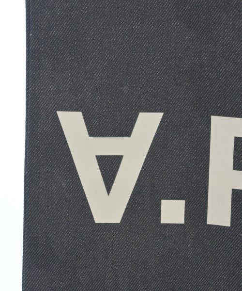 A.P.C. กระเป๋าถือขนาดใหญ่