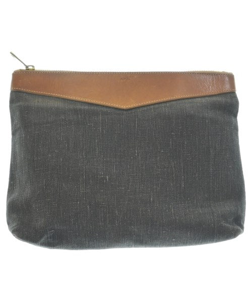A.P.C. คลัตช์
