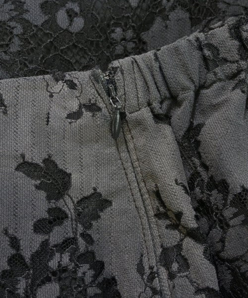 Spick and Span กระโปรงยาวถึงเข่า