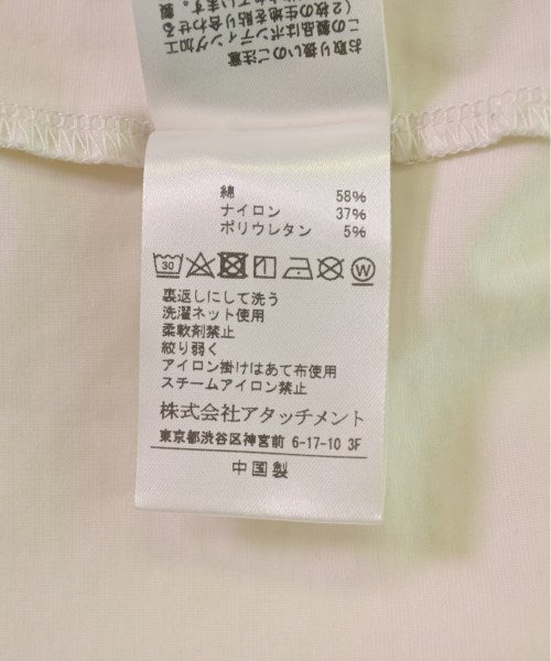 ATTACHMENT เสื้อยืด/เสื้อท็อปส์