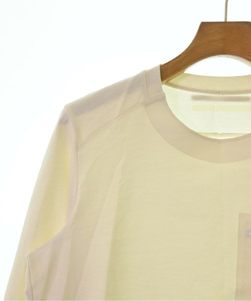 ATTACHMENT เสื้อยืด/เสื้อท็อปส์