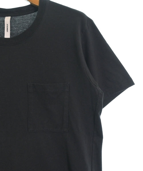 ATTACHMENT เสื้อยืด/เสื้อท็อปส์