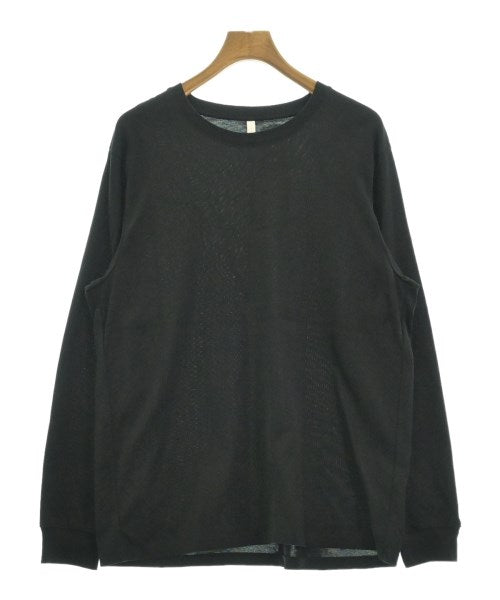 ATTACHMENT เสื้อยืด/เสื้อท็อปส์