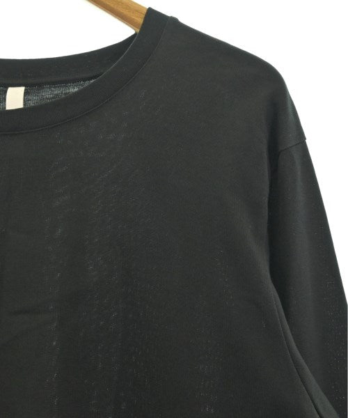 ATTACHMENT เสื้อยืด/เสื้อท็อปส์
