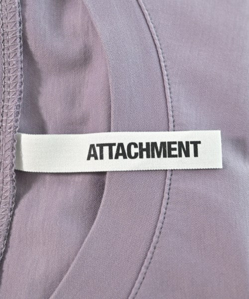 ATTACHMENT เสื้อยืด/เสื้อท็อปส์