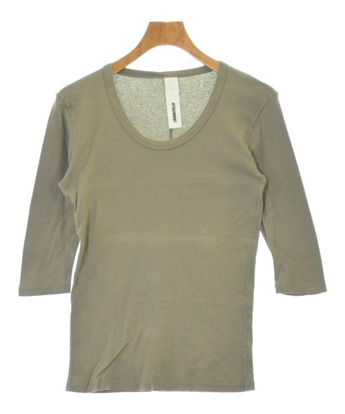 ATTACHMENT เสื้อยืด/เสื้อท็อปส์