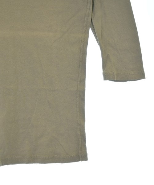 ATTACHMENT เสื้อยืด/เสื้อท็อปส์